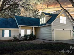 12016 Regent Ridge Ln, Charlotte, NC 28278