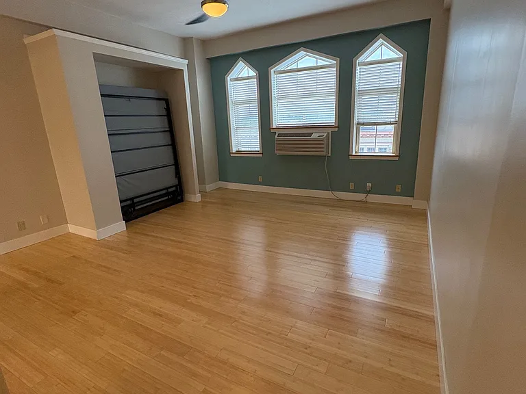 131 E 3rd St #402 — Photo 2