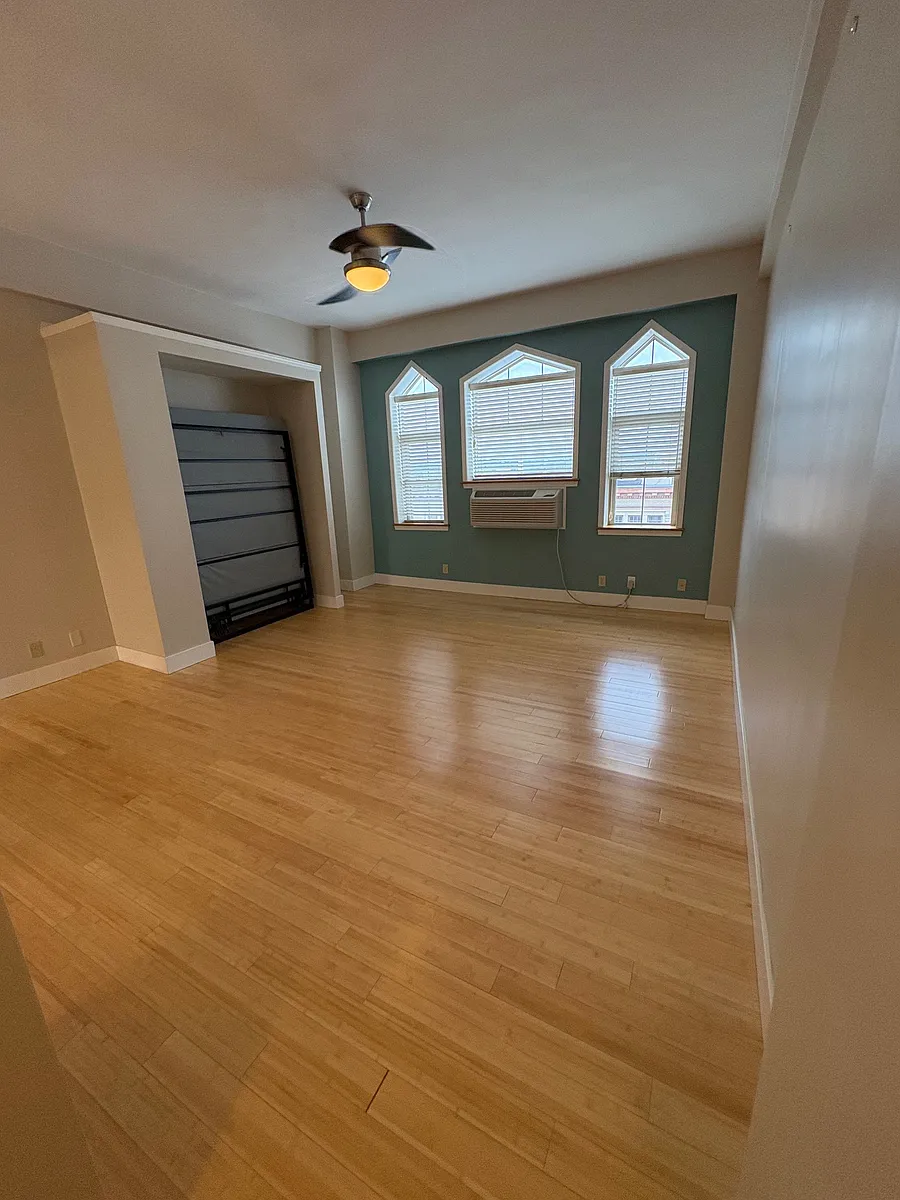 Building Photo - 131 E 3rd St #402