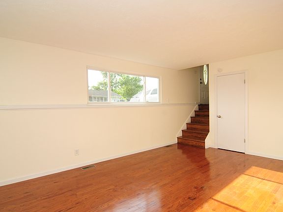 4th image of 202 Deerfield Dr