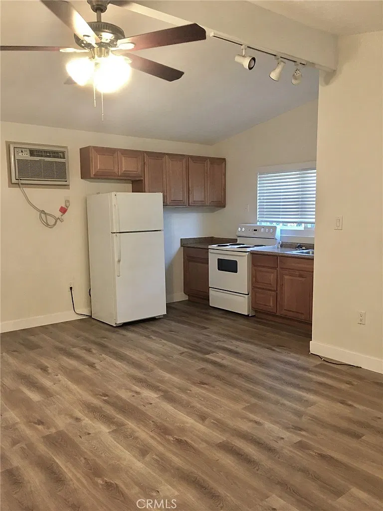 Studio, 1.5 bath, 400 sqft, $1,500 — Photo 3