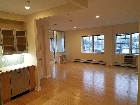 3rd image of 3286 41st St APT 4E
