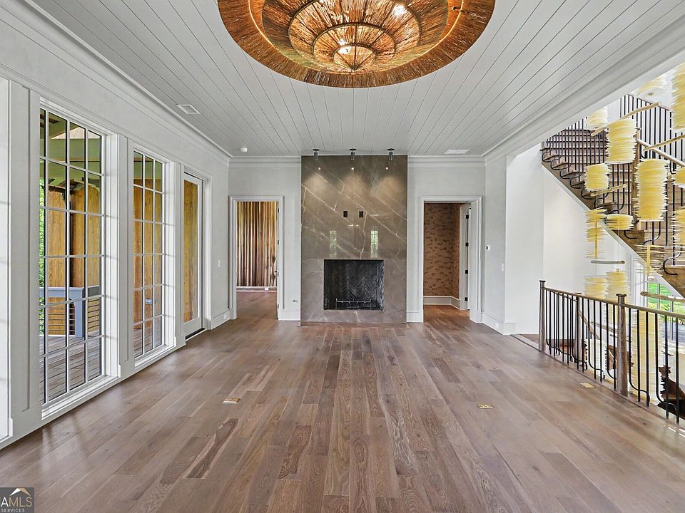 7th image of 140 Cove View Ln