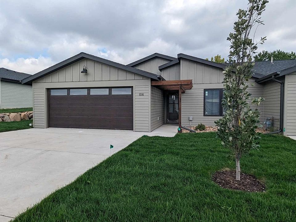 1st image of 1516 Blaines Way