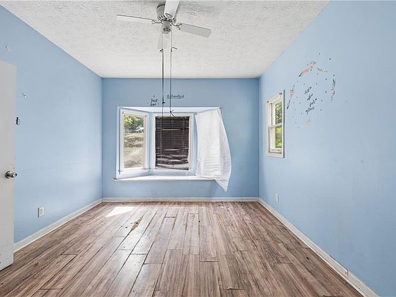 4th image of 40 Judy Ct