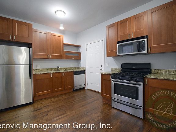 3rd image of 7526 N Seeley Ave APT 204