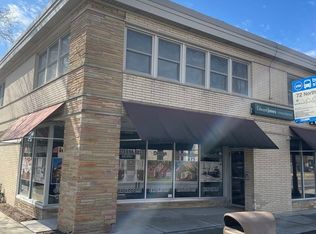 7001 W North Ave #202, Oak Park, IL 60302