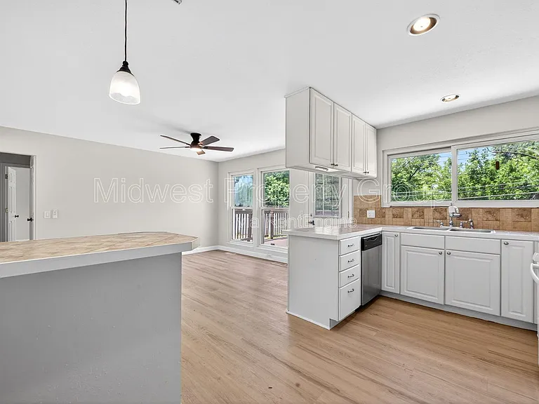 2765 Chelsea Dr — Photo 8
