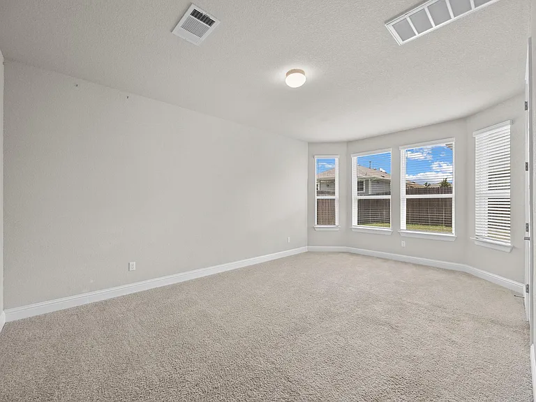 213 Graver St — Photo 11
