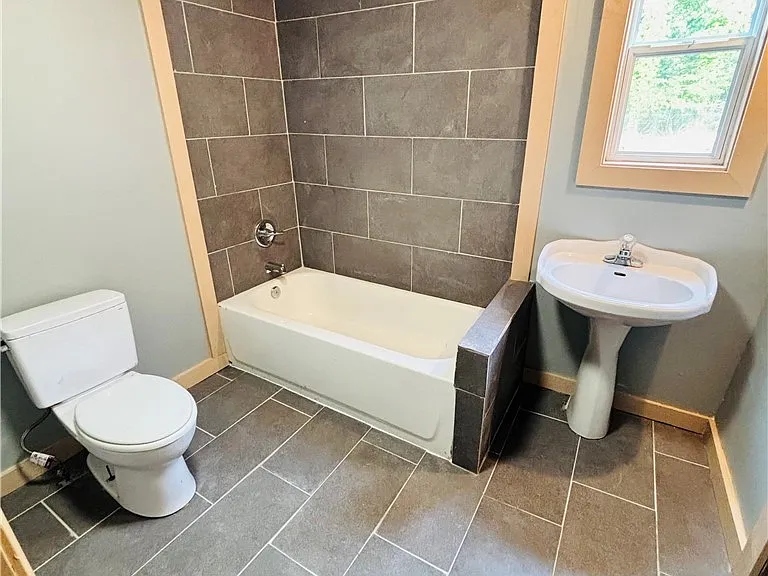 1745 W Hancock Ave — Photo 6