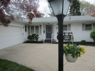 1221 Cedarhill Dr, East Lansing, MI 48823