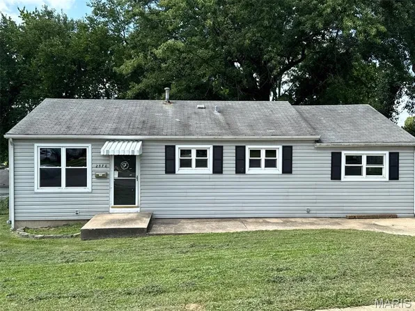 2570 Mullanphy Ln, Florissant, MO 63031