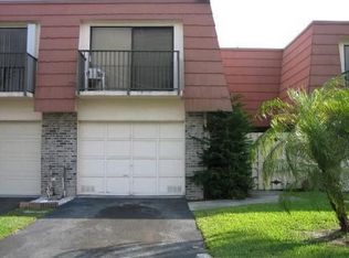 11024 N Harmony Lake Cir, Davie, FL 33324