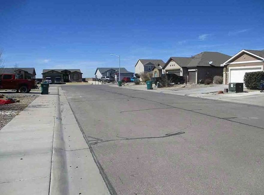 Exterior Neighborhood (street photo)