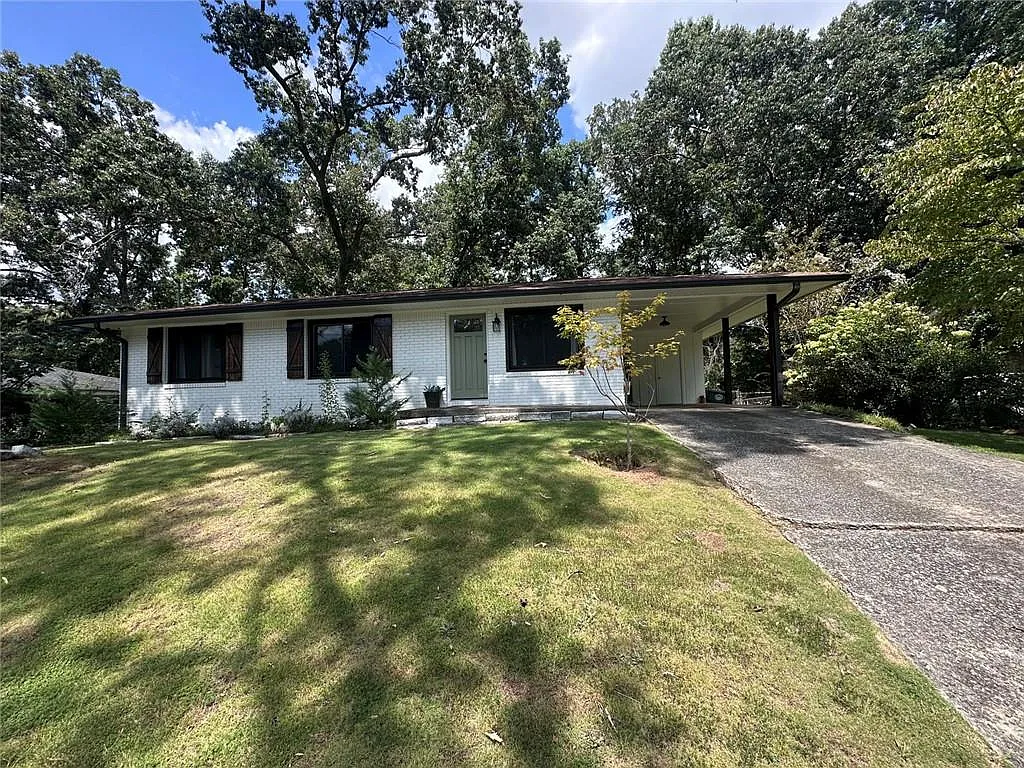 3 bed, 1.5 bath, 1358 sqft, $1,550 — Photo 4