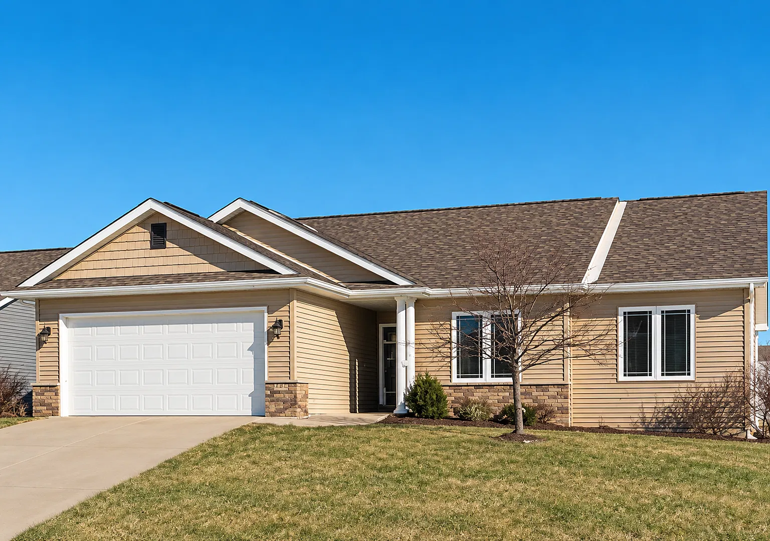 $2,500 | 5 Bedrooms 2 Bath | Deck | Finished basement | Fenced Yard — Photo 1