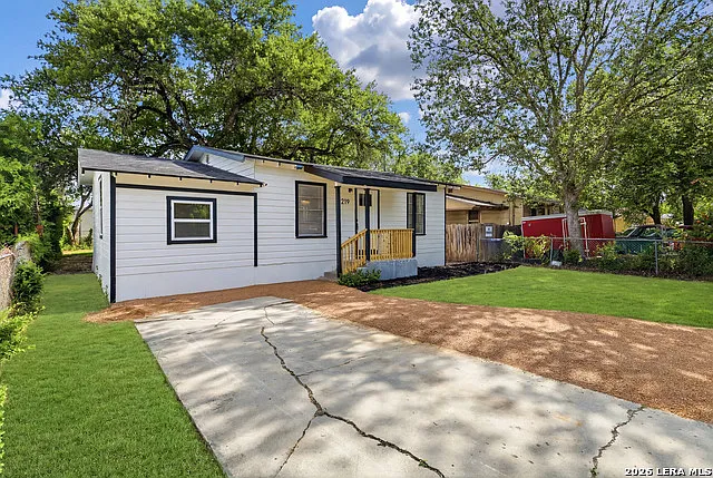 219 La Manda Blvd — Photo 4