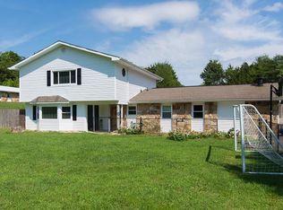 1131 Hummingbird Ln, Sevierville, TN 37862