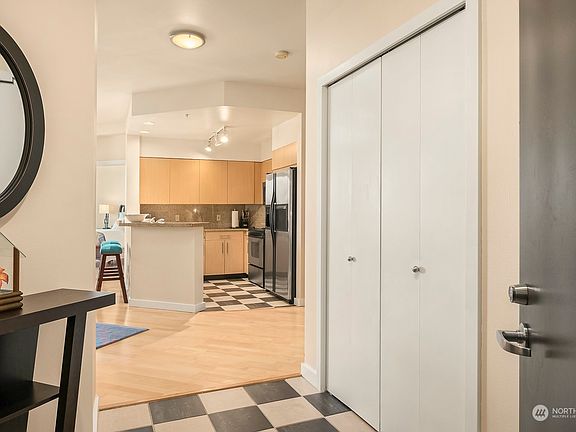 3rd image of 1100 106th Avenue NE #806