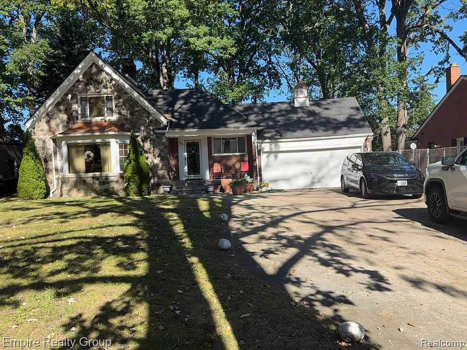 1260 Strathcona Dr, photo 5