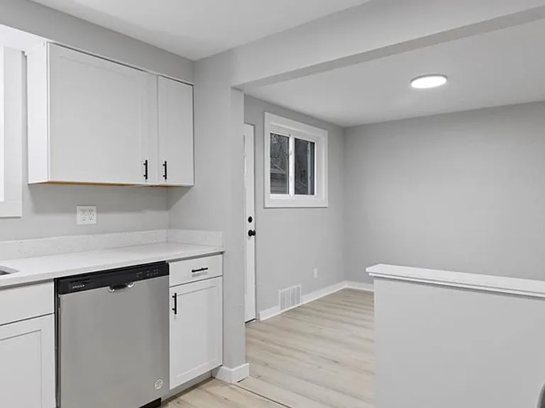 227-229 Shadyhill Rd — Photo 7