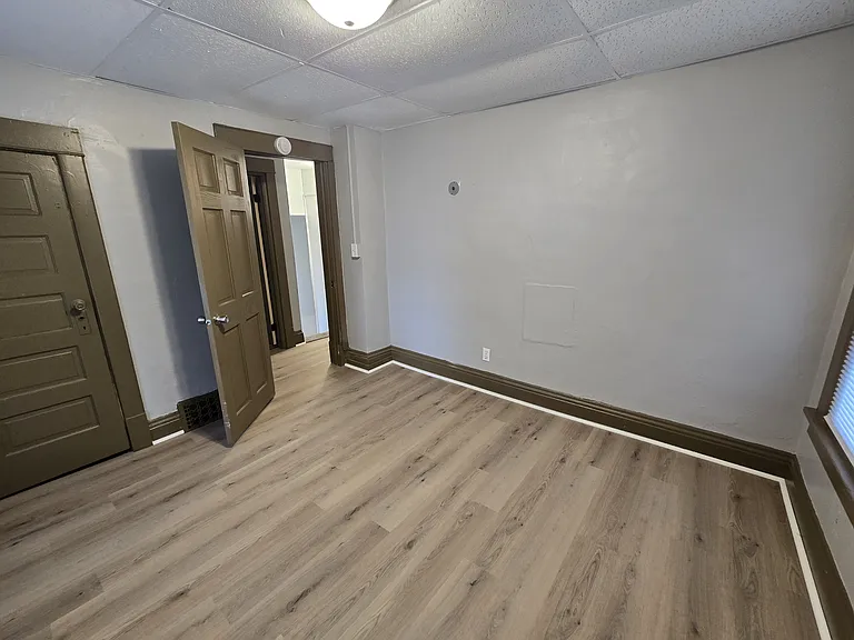 419 Bratnober St — Photo 20