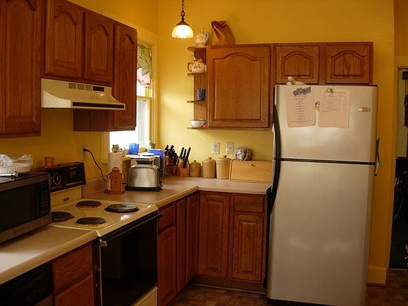 5th image of 245 Edgewood Dr