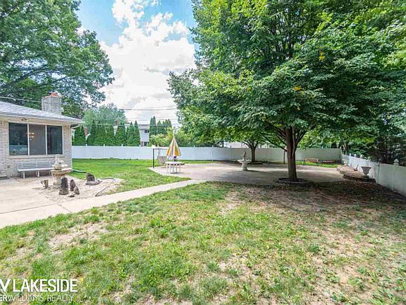 4th image of 23842 Woodland Dr