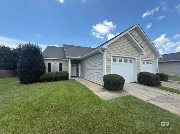 2651 S Juniper St APT 300, Foley, AL 36535