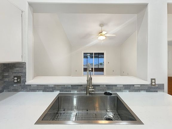 3rd image of 310 Silver Pine Dr