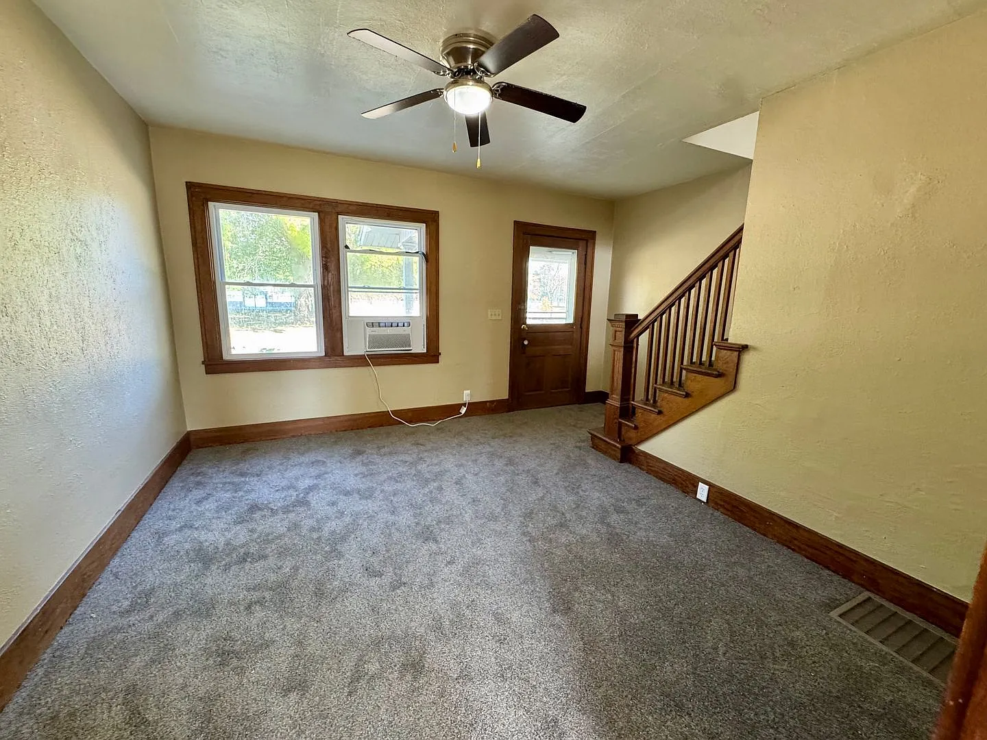 Updated 2BR Townhome Across from Stephens Park — Photo 4
