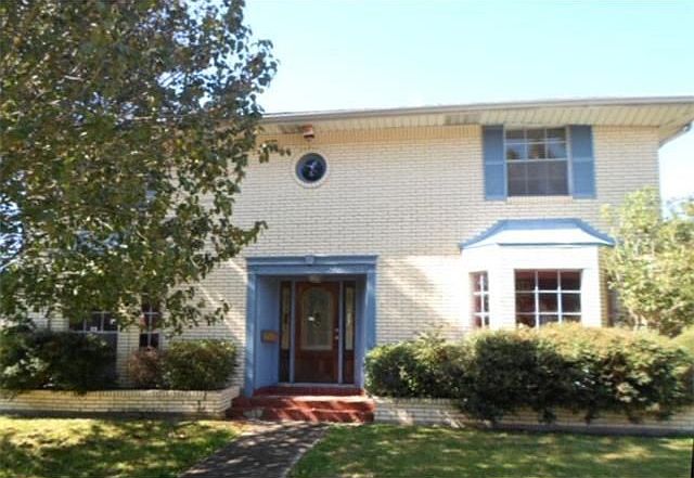 1st image of 2611 Holiday Dr