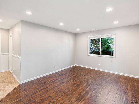 3rd image of 517 Alton Ct #517