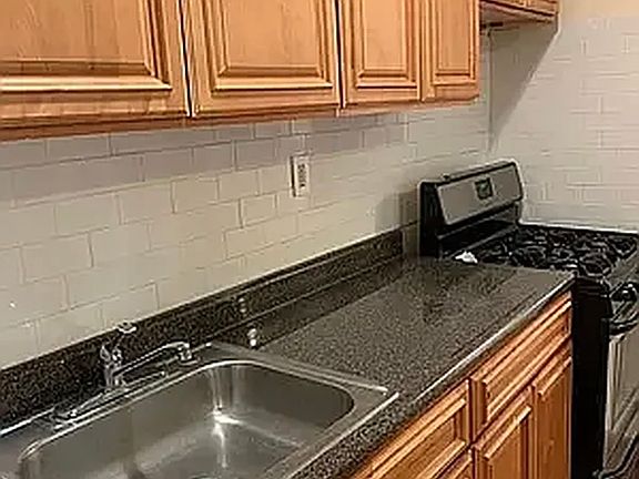 2nd image of 1043 E 12th St #2D