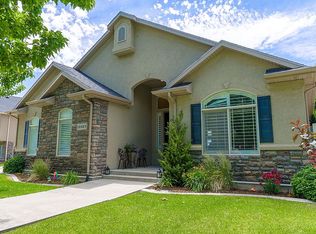 10403 N Avondale Dr, Cedar Hills, UT 84062