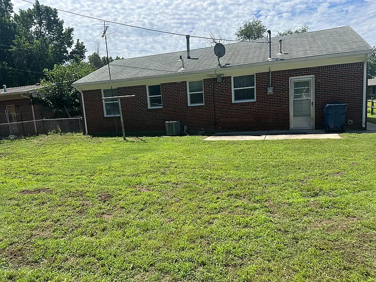 1308 E Alturas St — Photo 17