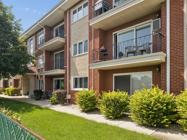 4750 W 101st St APT 1B, Oak Lawn, IL 60453