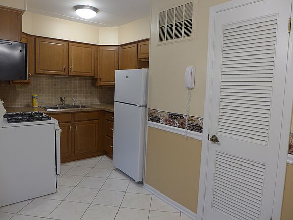 4th image of 10800 S Kilpatrick Ave #104