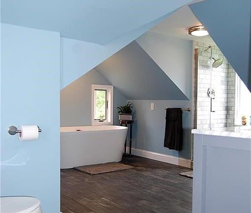 2nd Fl Full bath