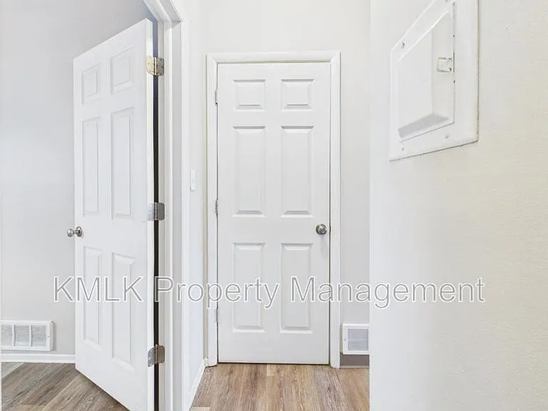 685 Sherman St — Photo 18