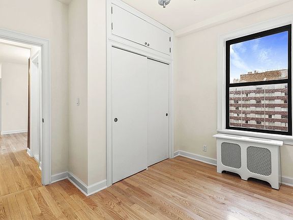 5th image of 245 W 51st St #811A
