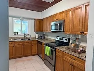 421 Riviera St — Photo 8