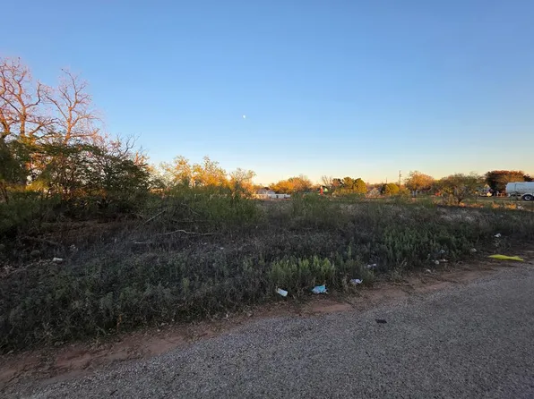 105 Bradford St, Sweetwater, TX 79556