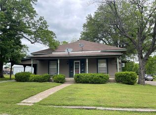 306 E Main St, Wolfe City, TX 75496