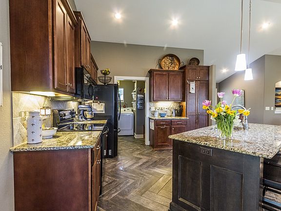PORCELAIN TILE/GRANITE