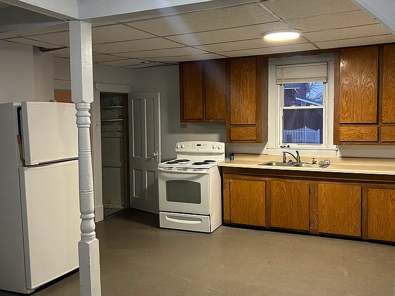 403 College Ave N — Photo 3