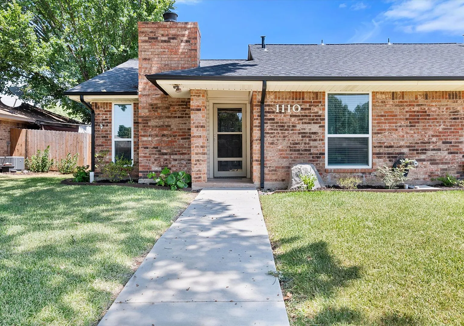 Mansfield Half Duplex — Photo 1