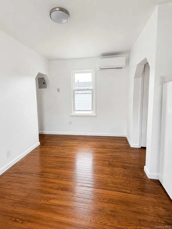826 Wilcox Avenue, New York, NY 10465 — Photo 3