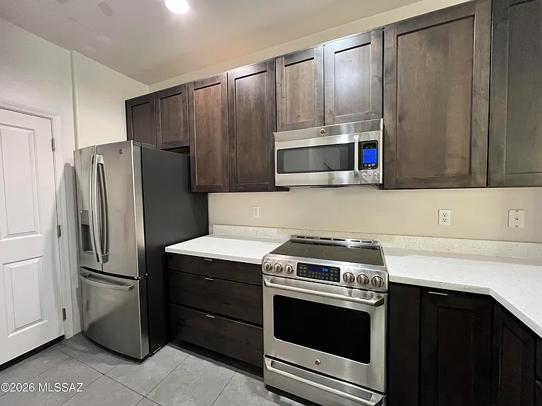 391 E Calderwood Rd — Photo 5
