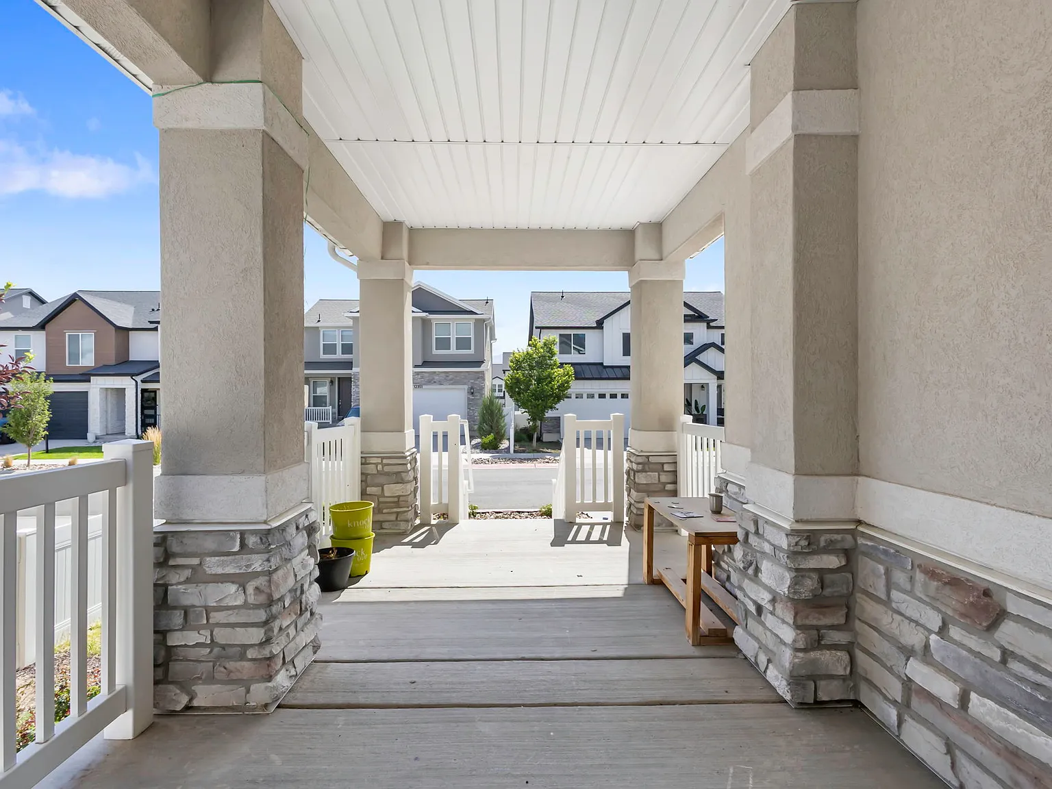 3 bed, 2.5 bath, 2827 sqft, $2,800 — Photo 2